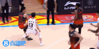 谈球吧💥又冲突！吴羽佳推盖利 于德豪上前理论又被吴羽佳推飞...